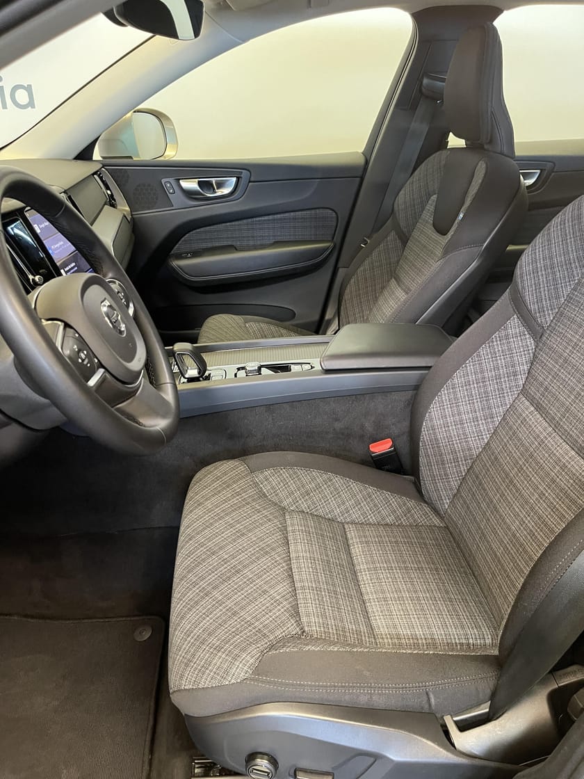 Bild 4 av Volvo XC60 B5 AWD Bensin Core / Navigation / Backkamera /