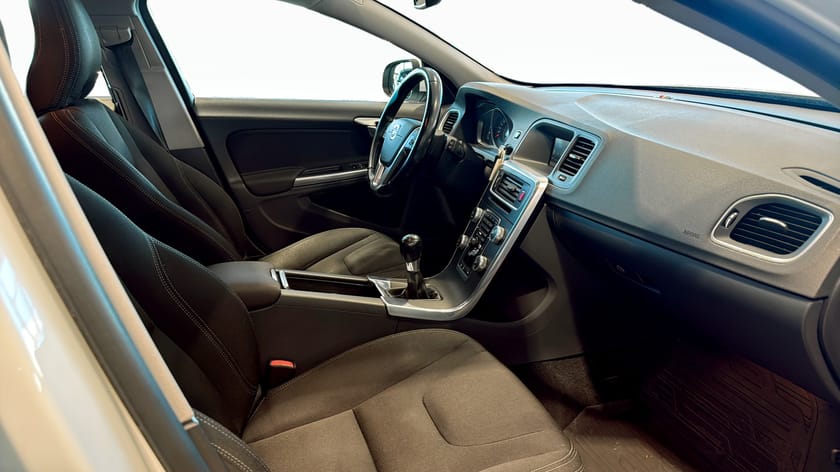 Bild 3 av Volvo V60 D2 Manuell 115hk