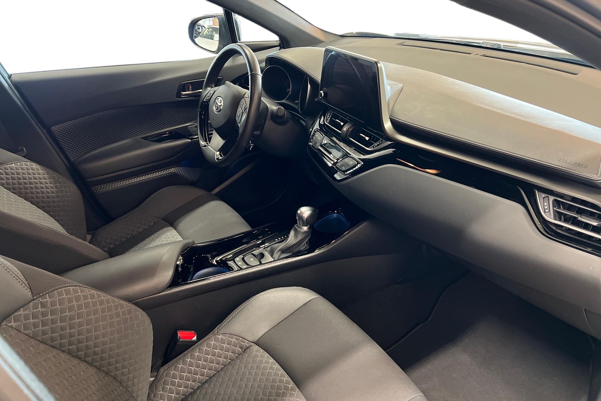 Toyota C-HR Superfin lågmilare 2023, bild 7/10