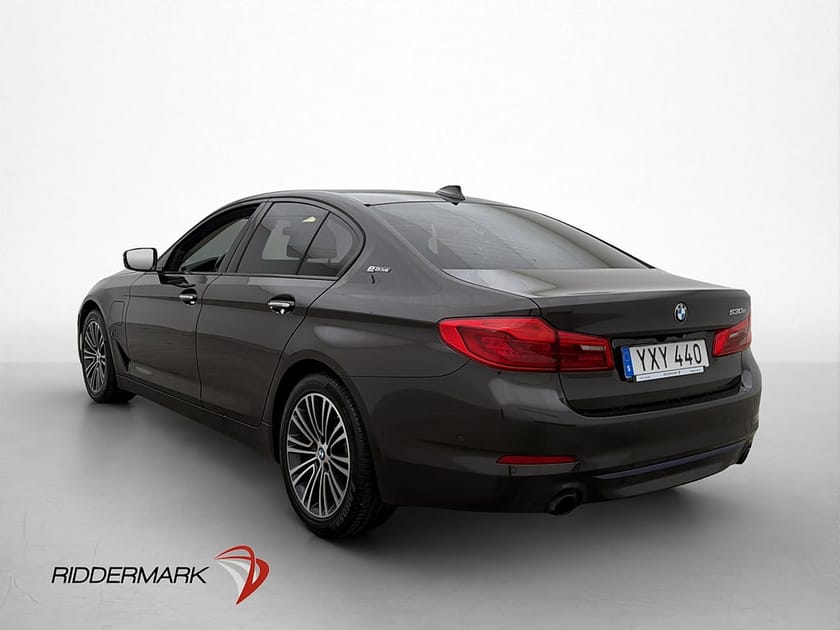 Bild 5 av BMW 530e iPerformance Sedan Sport Line Läder 360 Kamera HUD Adapti