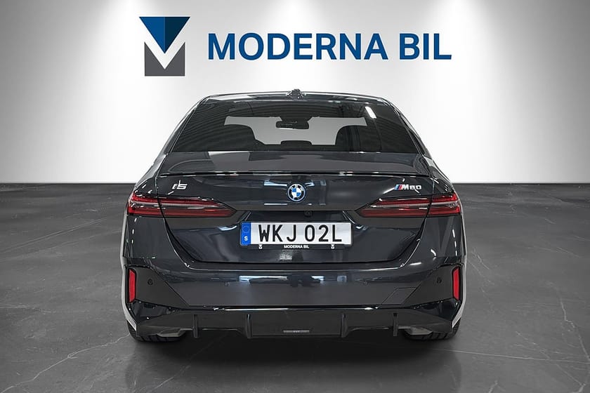 Bild 5 av BMW i5 M60 xDrive Sedan M-Sport Pro Moms B&W HuD Shadow Drag 601hk