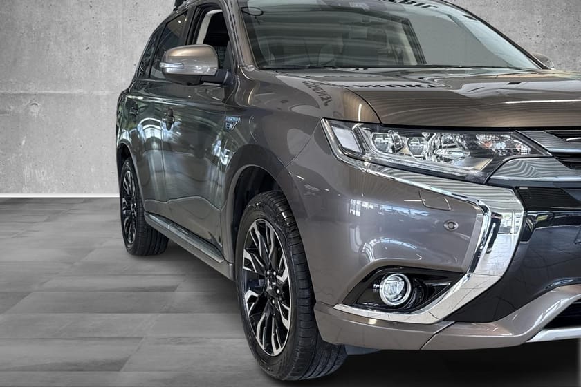 Bilde 2 av Mitsubishi Outlander PHEV Instyle+. R-Kamera, 360 kamera, Krok, DAB, Klima.