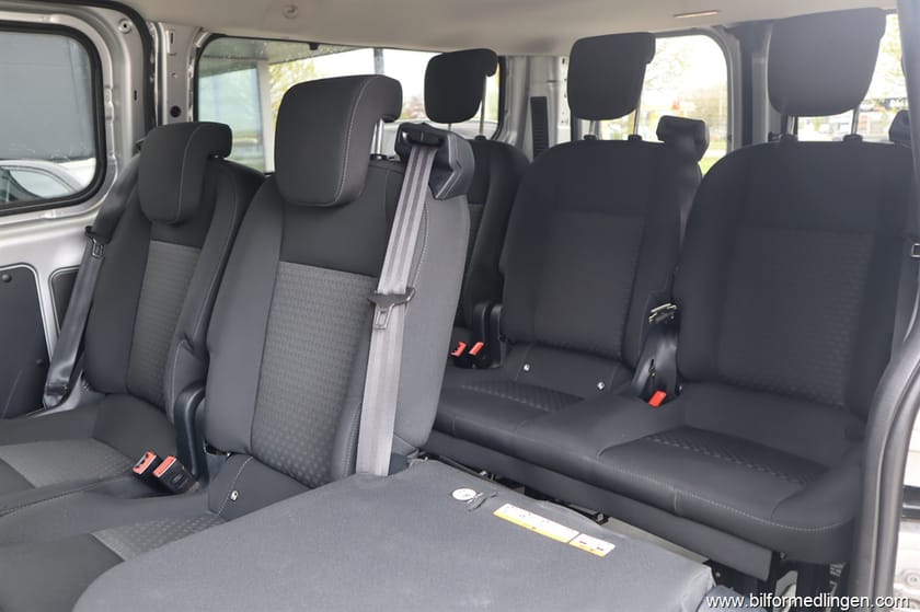 Bild 4 av Ford Transit Custom 320 Kombi 2.0 TDCi L2H1 130hk Dragkrok Backkamera 9 sits