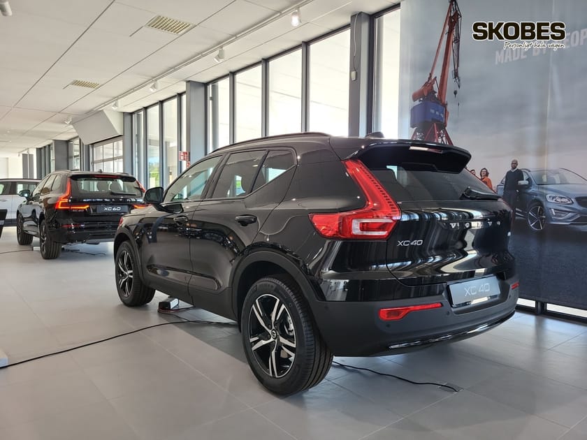 Bild 4 av Volvo XC40 B3 FWD Bensin Plus Dark
