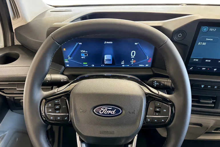 Ford E-Transit Custom 320
