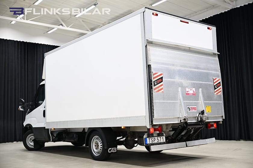 Bild 4 av Iveco Daily 35-140 Chassis Cab 136HK Automat|Volymskåp|BG-Lyft|NyKamrem|Lastar1018kg