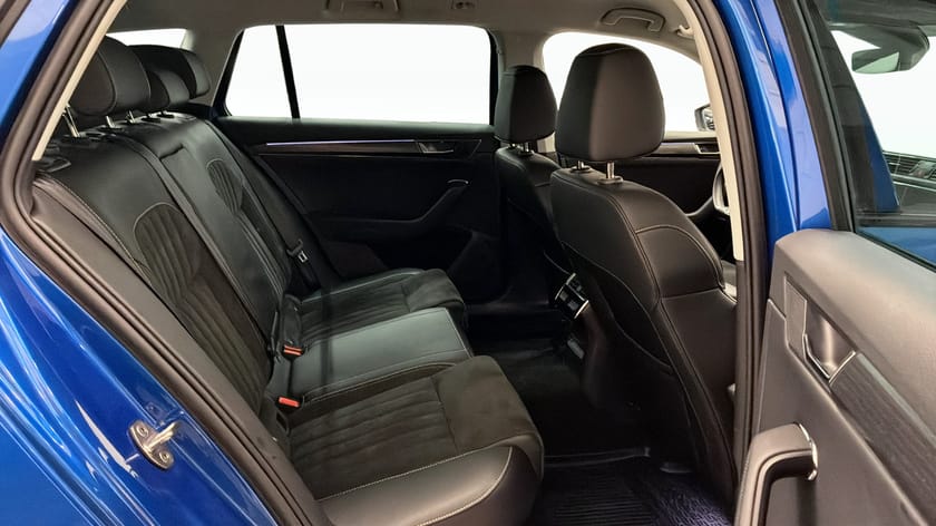 Bild 5 av Škoda Superb iV Kombi 1.4 TSI // 218hk // DRAG // VÄRMARE // H/K