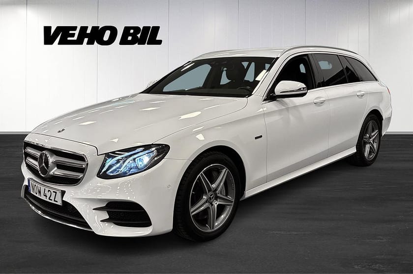 Bild 1 av Mercedes-Benz E 300 de T PLUG-IN AMG Drag Distronic Panelbelysning
