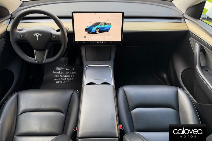 Bild 5 av Tesla Model Y Standard Range RWD Automat - Avtagbar dragkrok, Panorama