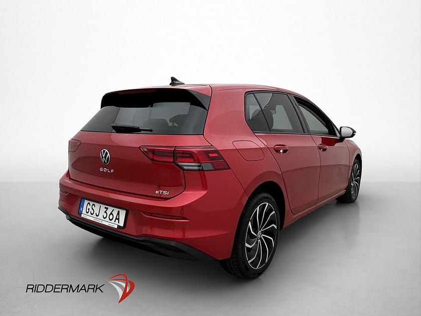 Bild 5 av Volkswagen Golf 1.0 eTSI 110hk Cockpit P-Sensorer CarPlay