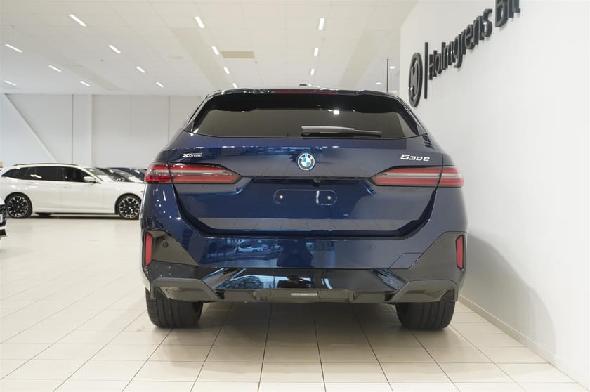 Bild 5 av BMW 530e xDrive Touring M Sport Pro Business Ed Drag DA Pro B W