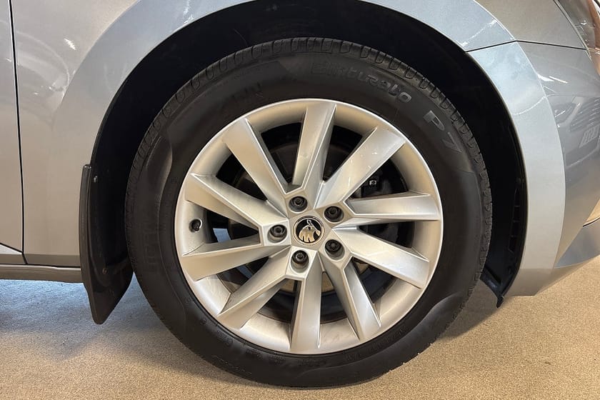 Bild 5 av Škoda Superb Kombi Skoda 2.0 TDI Style / Värmare / Navi / B-Kamera / Drag