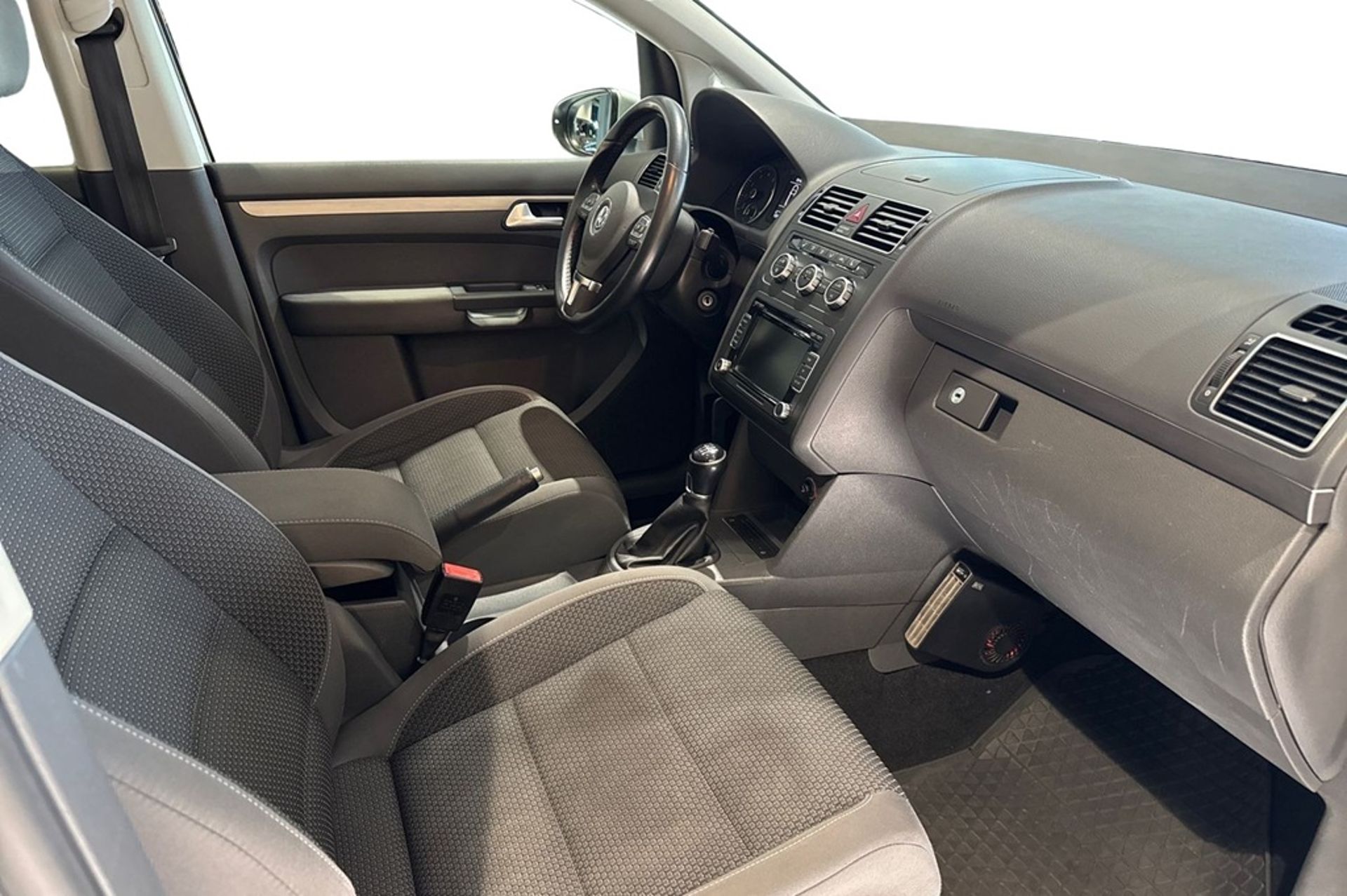 Volkswagen Touran 2015, bild 6/10