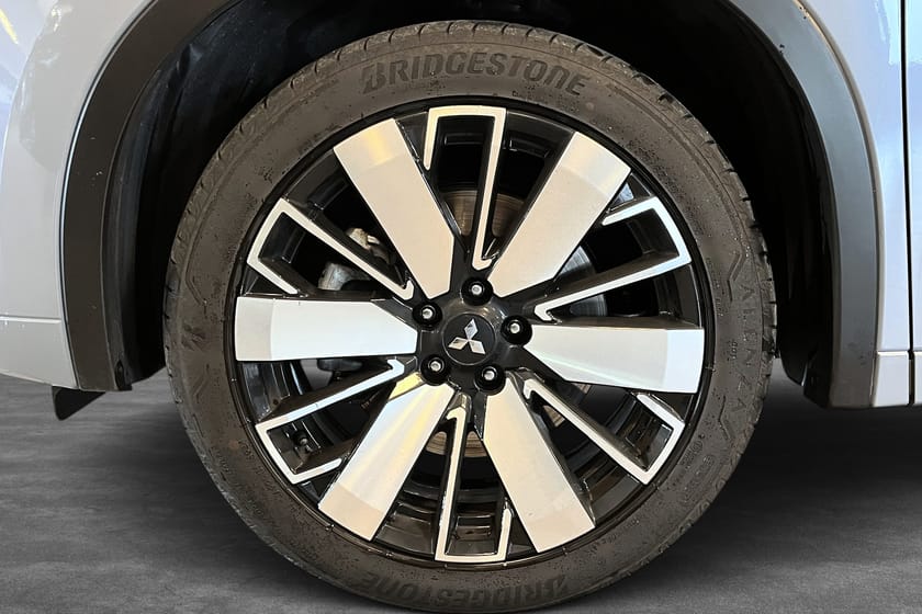 Bilde 5 av Mitsubishi Outlander PHEV -INSTYLE+-ACC-HENGERFESTE-ALT AV UTSTYR-