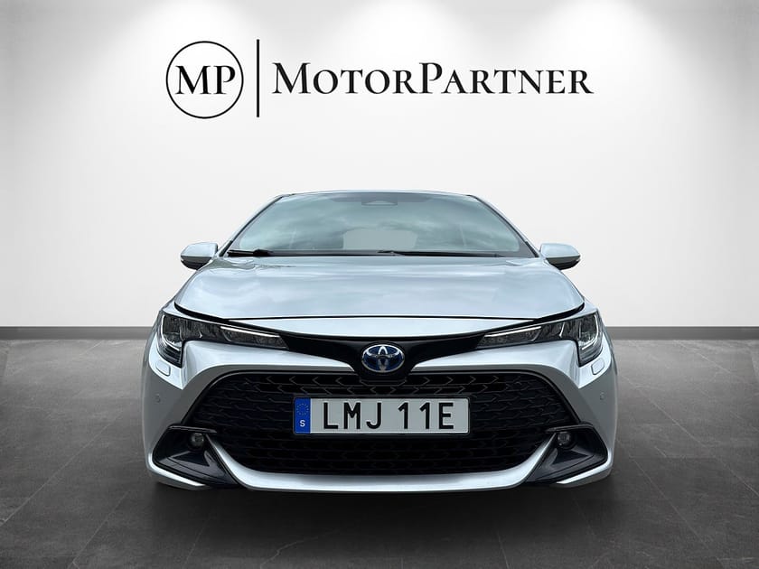 Bild 2 av Toyota Corolla Hybrid e-CVT Active Plus Kamera Cockpit 140hk