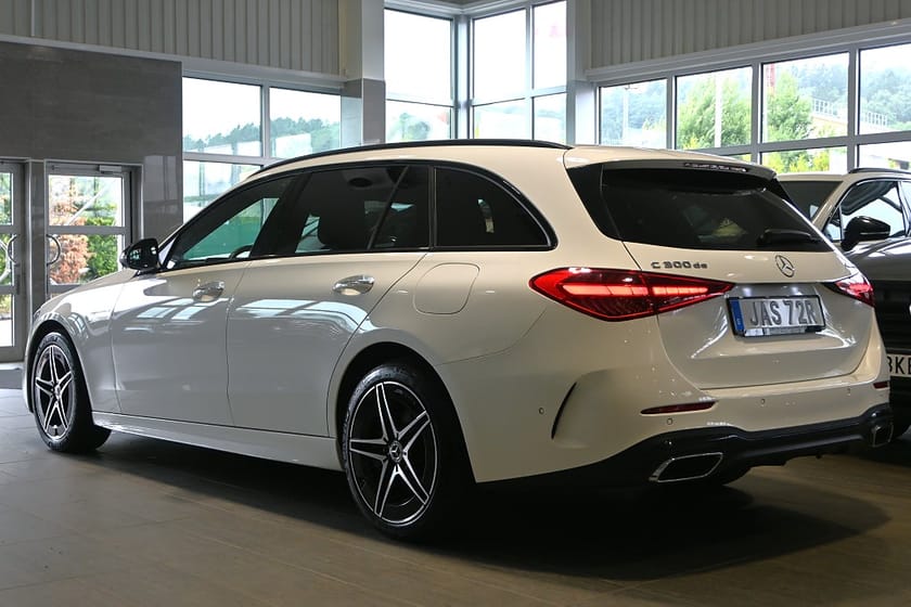 Bild 3 av Mercedes-Benz C 300 T de 4MATIC C300 AMG Premium Night Burmester Drag