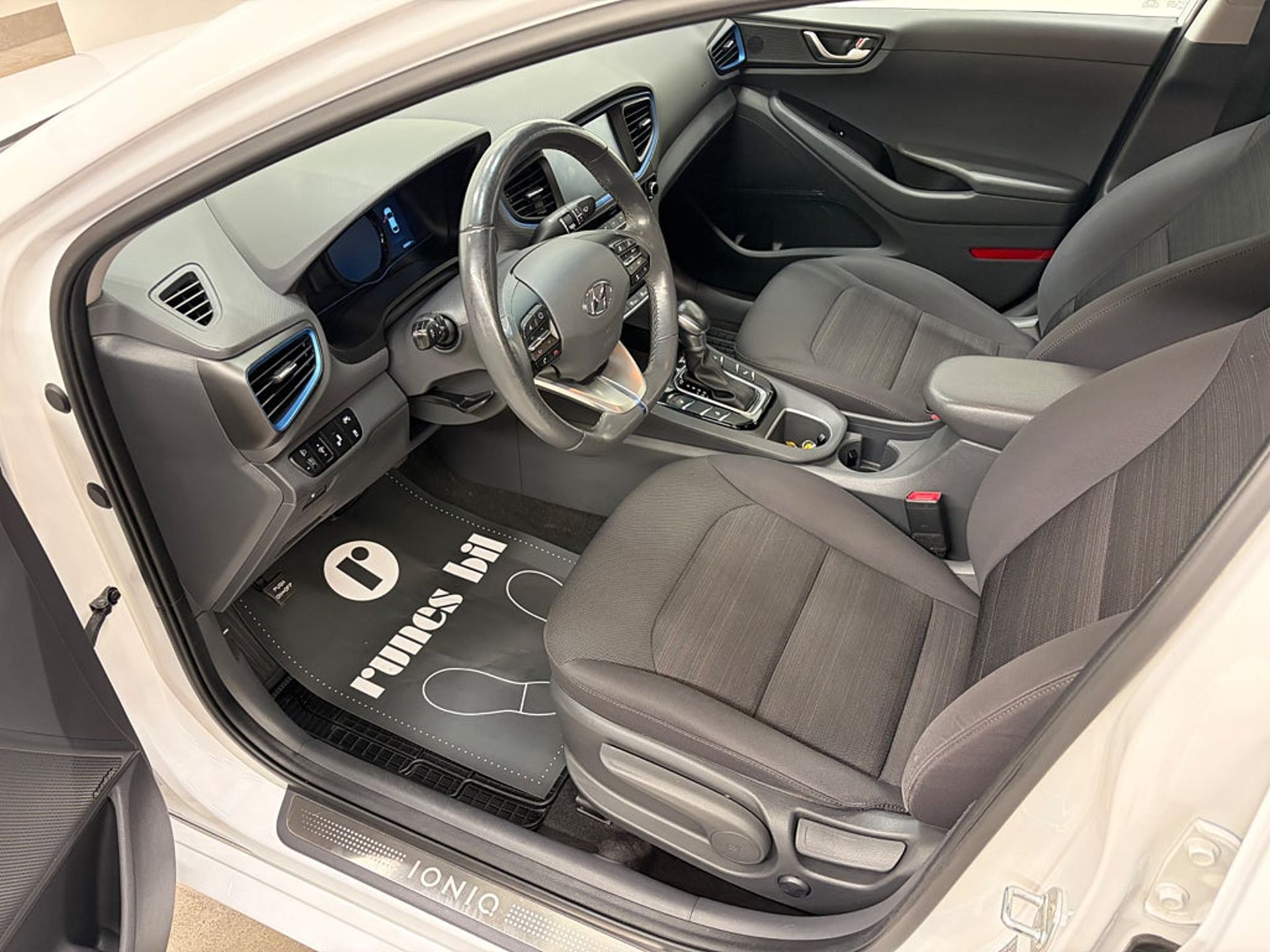 Hyundai Ioniq 2017, photo 7/10