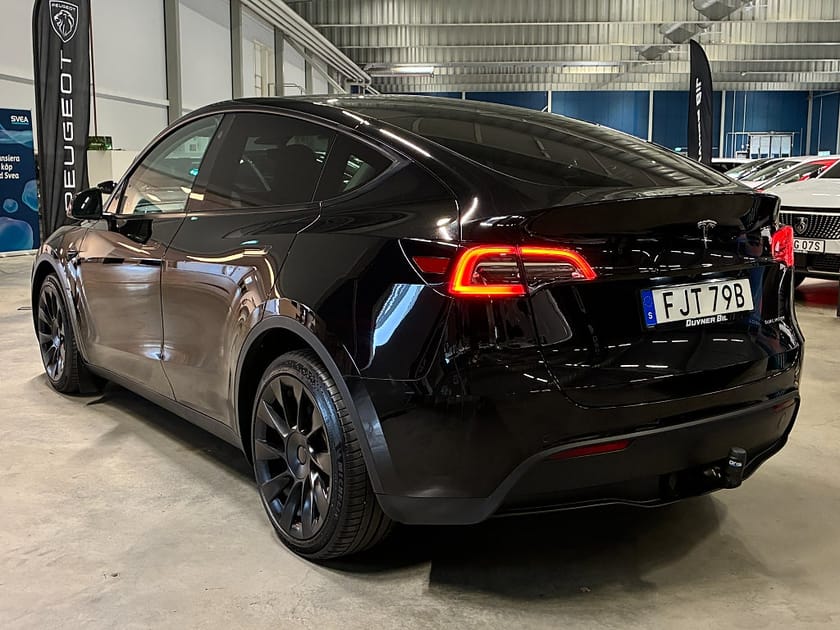 Bild 5 av Tesla Model Y Long Range AWD 514Hk | Pano | Drag | Självkörning 3