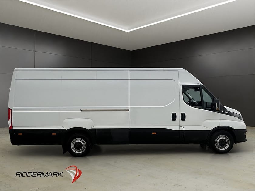 Bild 2 av Iveco Daily 35-140 Van 35 L4H2 2.3JTD Värm PDC 3-Sits Farthållare Moms