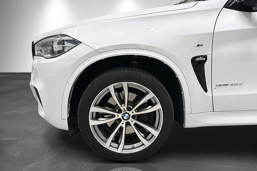 Bild 2 av BMW X5 xDrive40d M Sport 313hk HuD Drag Pano HK Värm SoftClose