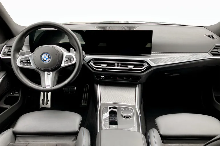 BMW 330e xDrive Touring