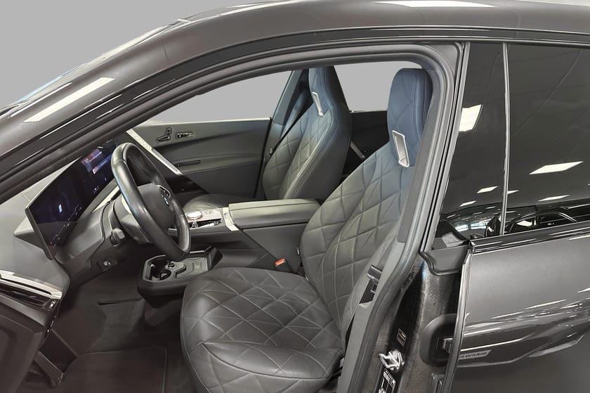 Bilde 2 av BMW iX xDrive40 40 Fully Charged, Skinn, Multiseter, krok, Skylounge