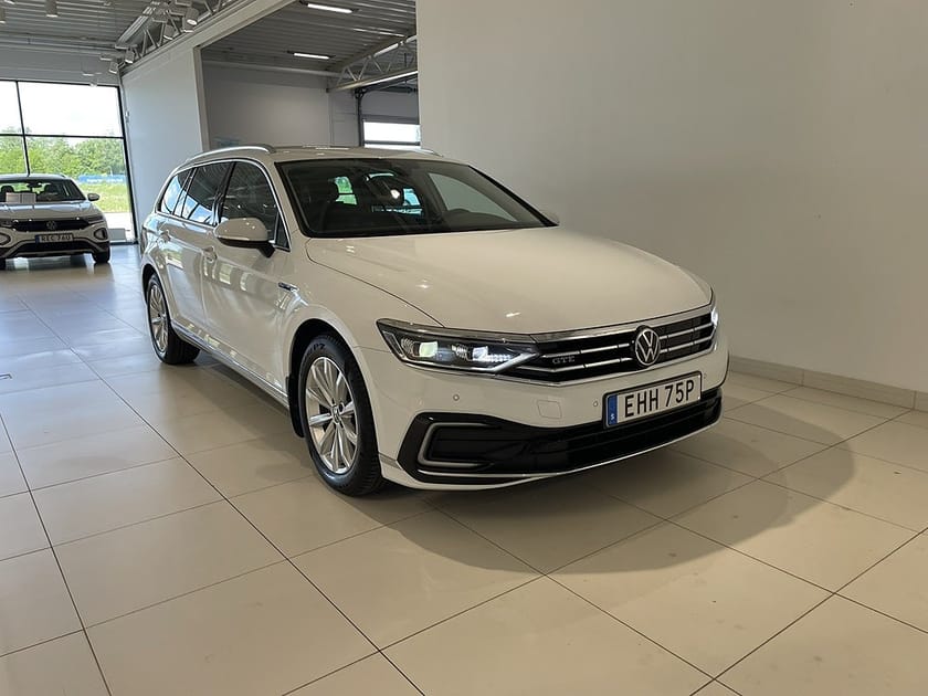 Bild 1 av Volkswagen Passat Sportscombi GTE Plug-in Hybrid 218hk Drag Värmare Nyservad