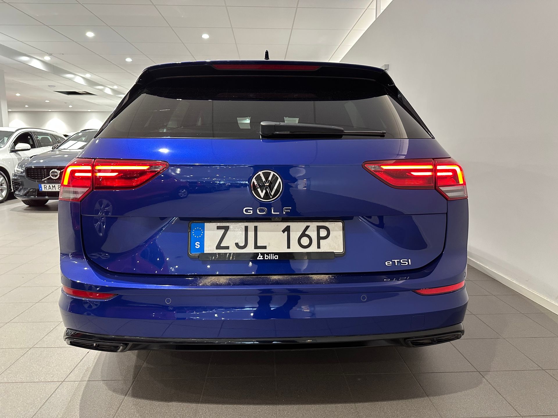 Volkswagen Golf 2023, photo 4/10