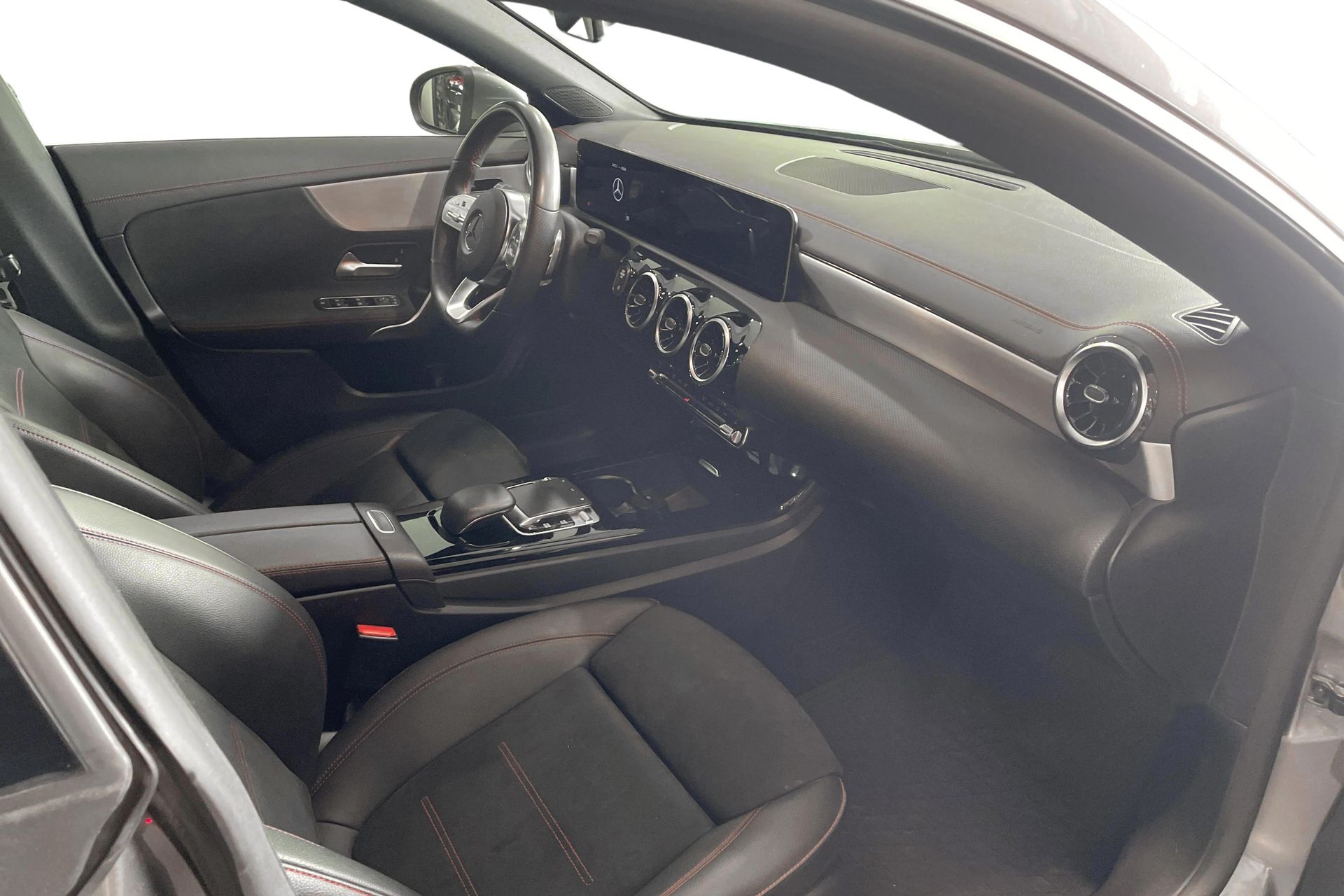 Mercedes-Benz CLA 180 Shooting Brake 2020, photo 7/18