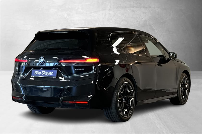 Bilde 2 av BMW iX xDrive50 Fully Charged, Luft, 4Hjulsst. Soft-Close, HUD