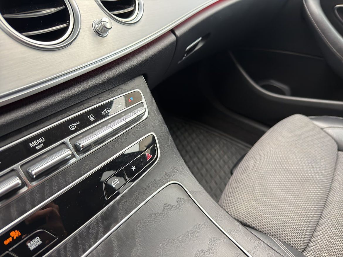 Mercedes-Benz E 300 T de 4MATIC, bild 15 av 19
