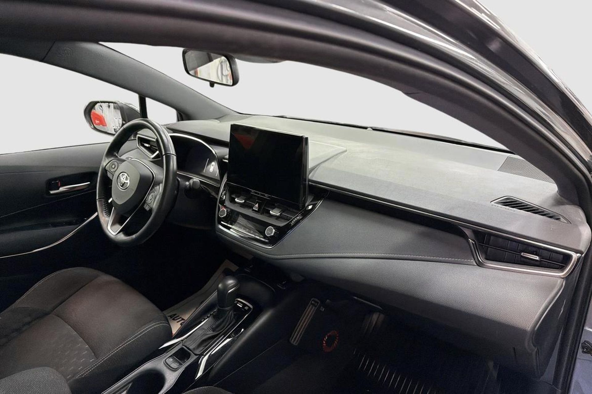 Toyota Corolla 1,8 HYBRID 5D ACTIVE 2023, bild 6/10