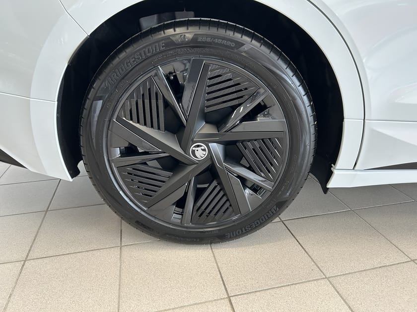 Bild 4 av Škoda Enyaq RS 84 KWH 340HK