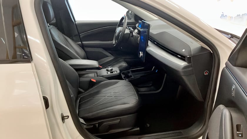 Bild 3 av Ford Mustang Mach-E Standard Range RWD SR Teknikpaket RWD SR Teknikpaket