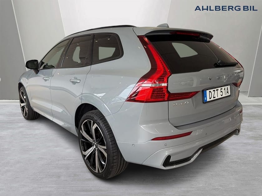 Bild 3 av Volvo XC60 T6 Plus Dark Edition, Dragkrok Halvautomatisk, Parkeringskamera 360, Panoramaglastak, Baklucka Elmanövrerad, Google Maps
