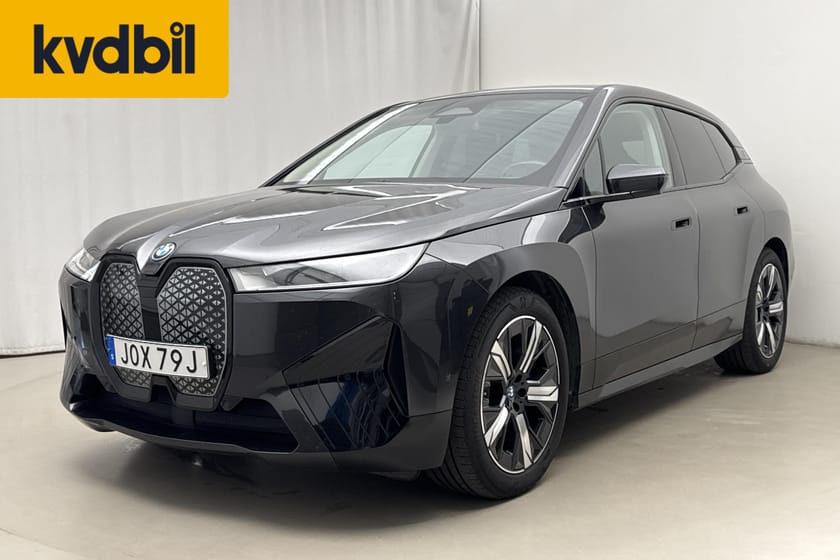 Bild 1 av BMW iX xDrive50 (520hk) Sport Harman/Kardon Helläder