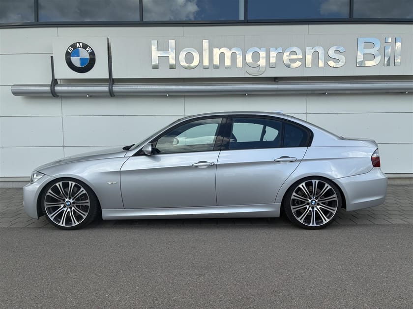 Bild 2 av BMW 335i Sedan Manuell Låga Mil Unik M-Sport Sensorer