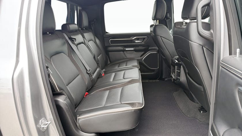 Bild 5 av RAM 1500 Crew Cab 4x4 Lamie Night Edition / Kåpa