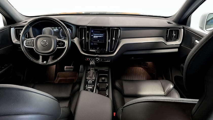 Bild 4 av Volvo XC60 T5 AWD R-Design 254Hk / Adaptiv Farthållare / Värmare
