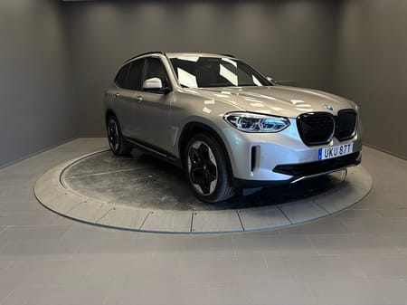 BMW iX3 Impressive HUD, Harman Kardon, Adaptivt M-chassi