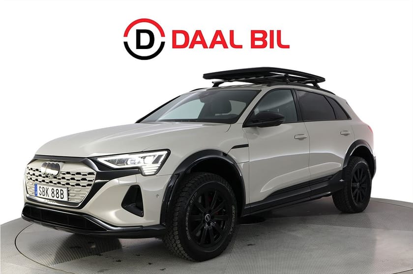 Bild 1 av Audi Q8 55 e-tron quattro 114kWh DAKAR PANO B&O-3D LUFT DRAG HUD MOMS