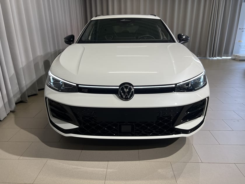 Bild 2 av Volkswagen Passat Variant eHybrid 272HK R-Line Black Style DRAG