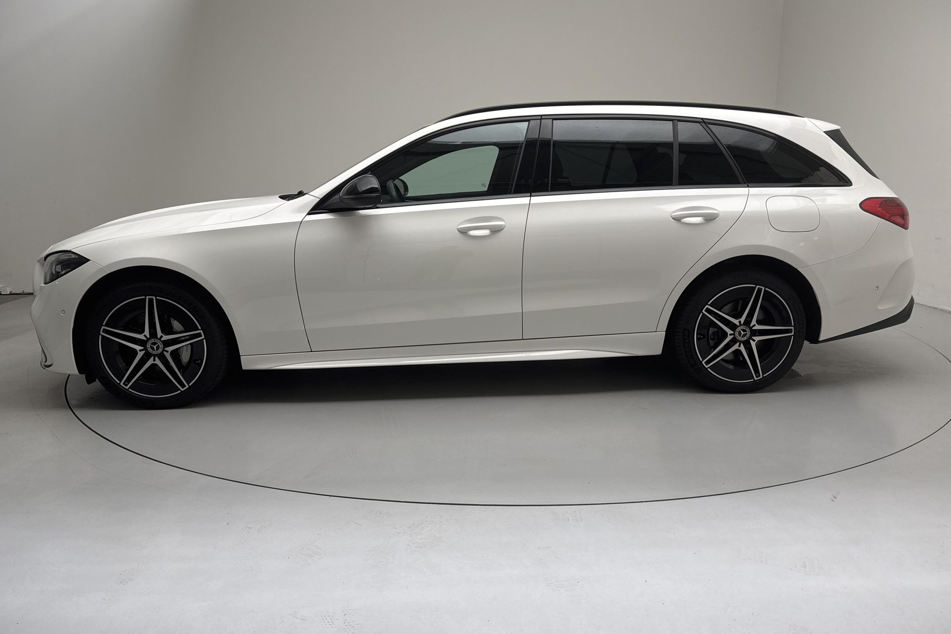 Mercedes-Benz C 300 T e 2026, kuva 2/10