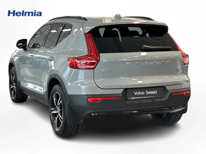 Bild 2 av 18 – Volvo XC40 B3 FWD Bensin Plus Dark
