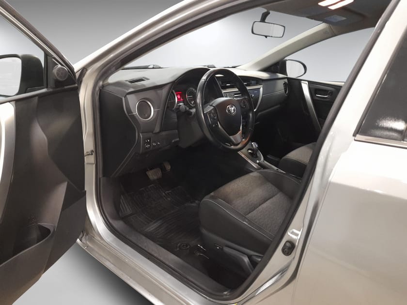 Bild 2 av Toyota Auris Touring Sports Hybrid e-CVT 136hk