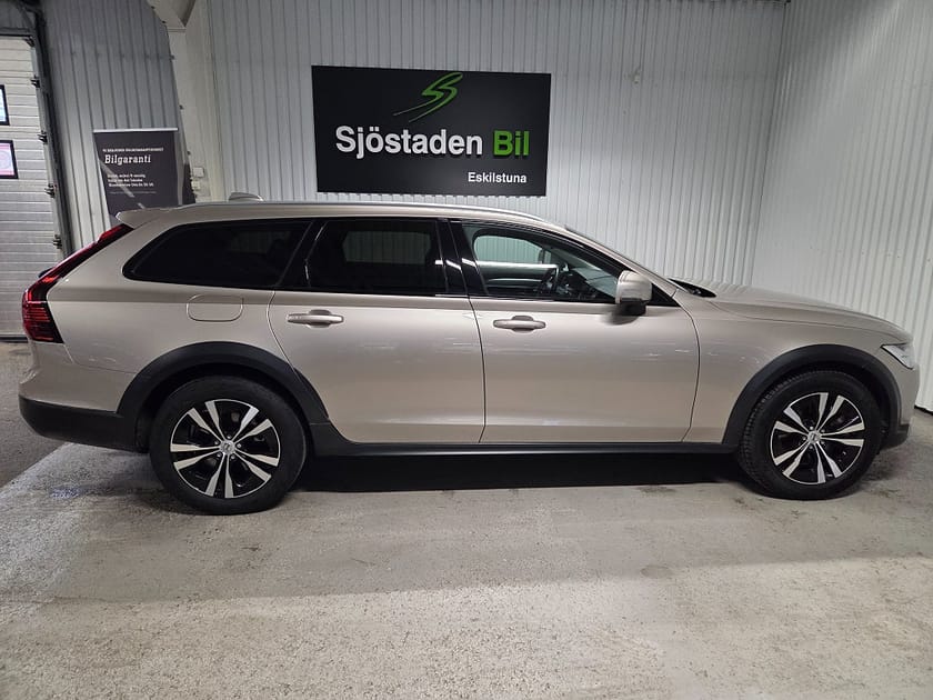 Bild 5 av Volvo V90 Cross Country B4 AWD Automat Bränslevärmare Dragkrok Backkamera