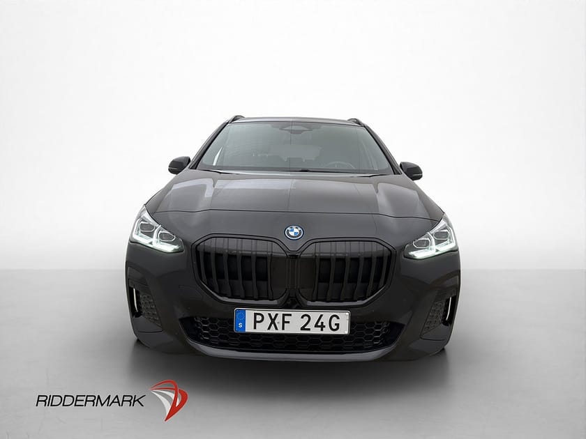 Bild 2 av BMW 230e xDrive Active Tourer 230 M Sport Wide Pano H/K Skinn