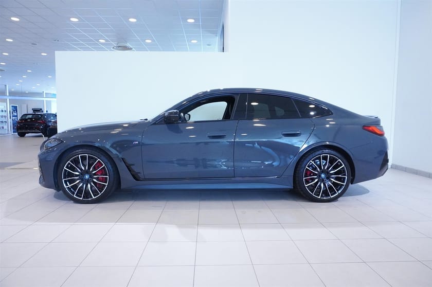 Bild 4 av BMW i4 M50 xDrive Gran Coupé M-Sport Pro, Glastaklucka, Dragkrok, Navi