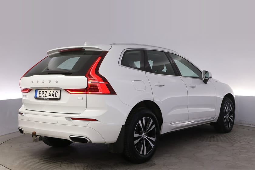 Bild 5 av Volvo XC60 Recharge T6 AWD Momentum Advanced Pano LED Drag