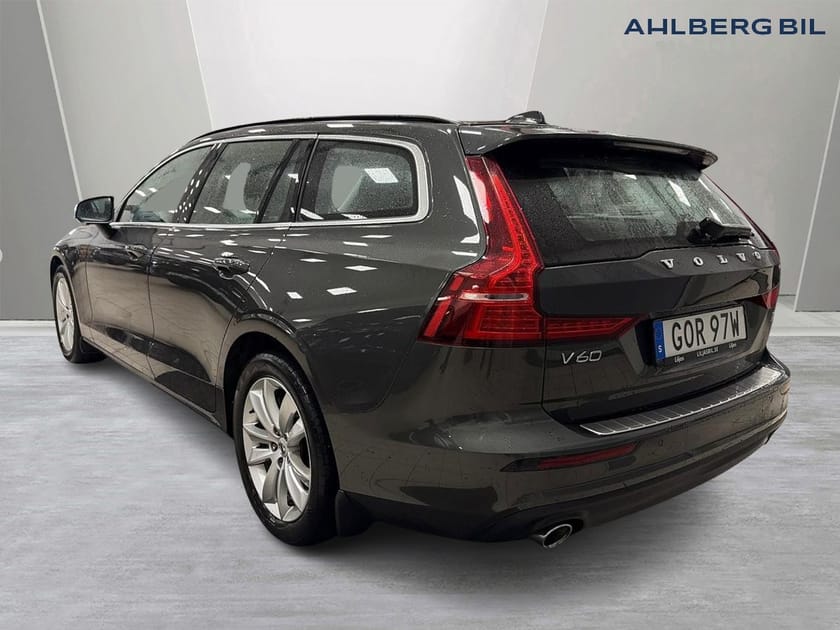 Bild 3 av Volvo V60 B4 Diesel Mom Adv Navi Pro Edition, Dragkrok Halvautomatisk, Navi, Elmanövrerad stolar, läder